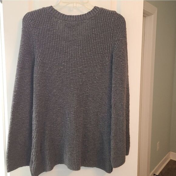 American Eagle Gray Bell Sleeve V-Neck Ribbed Sweater - Picture 8 of 10